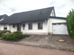 Hausansichtt mit Garage - Ruhig gelegenes Einfamilienhaus in Wolfsburg-Nordsteimke