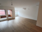 Wohnzimmerbereich mit Loggia - Schöne 3-Zimmer-Maisonettewohnung in der Fallersleber Altstadt !