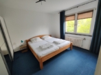 Schlafzimmer - möblierte 2-Zimmerwohnung in Wolfsburg-Detmerode