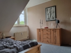 Schlafzimmer - vermietete 2-Zimmer-Dachgeschoßwohnung zur Kapitalanlage